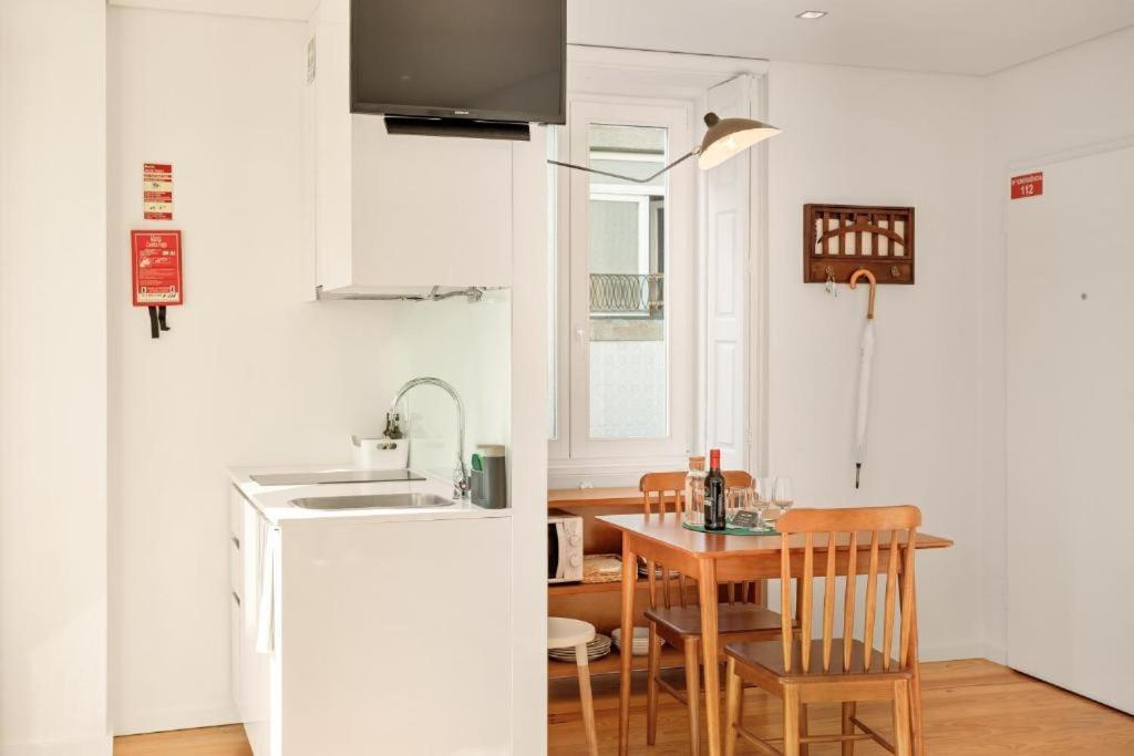 Host Wise - Lovely Shinny Flats With Balcony - Clerigos Porto Eksteriør bilde